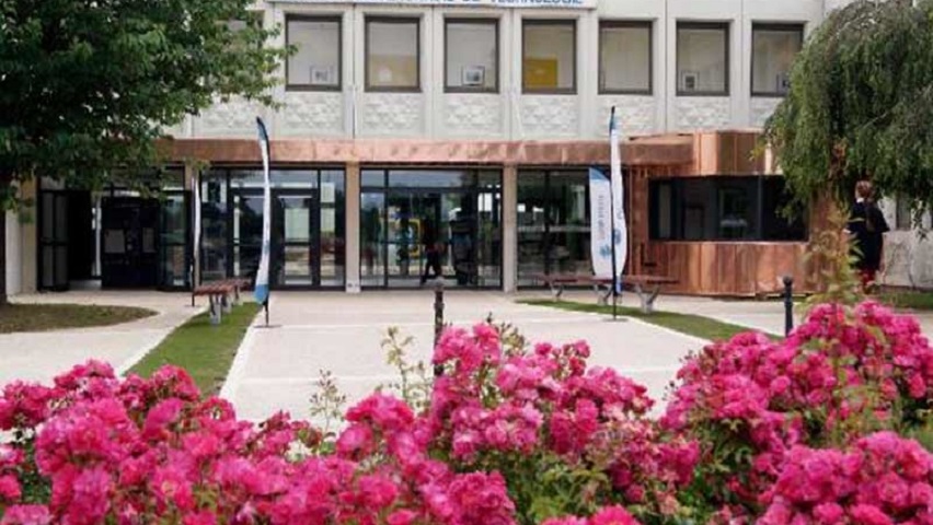 a view of IUT Orsay's entrance