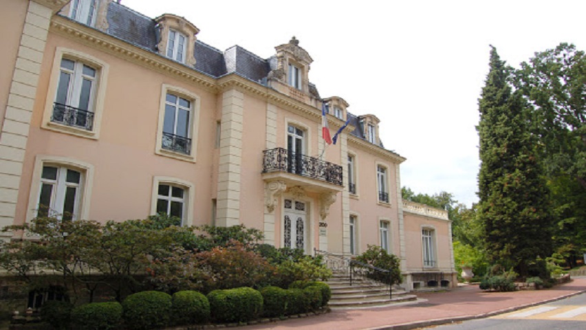 A view of the presidency building of Paris-Saclay